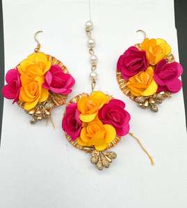 Beautiful Floral jewellery Earrings and Tikka set for Haldi/Mehndi