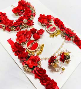 Floral Jewellery: Dulhaniya written design Beautiful Floral jewellery for Haldi/Mehndi (Necklace, earrings, 2 kade ,tikka, hand accessories)
