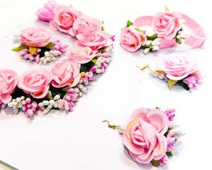 Floral Jewellery: Beautiful Floral jewellery for Haldi/Mehndi (Necklace, earrings, 2 kade ,tikka, hand accessories)