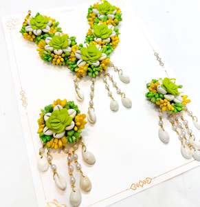 Floral Jewellery: Sea Shells design Beautiful Floral jewellery for Haldi/Mehndi (Necklace, earrings, 2 kade ,matha patti, hand accessories)