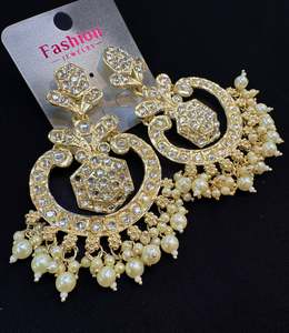 Earrings: Beautiful pearls with kundan work earrings