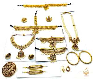 South Indian Necklace: South indian bharatnatyam jwellery set (artificial gold)