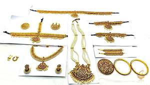 South Indian Necklace: South indian bharatnatyam jwellery set (artificial gold)