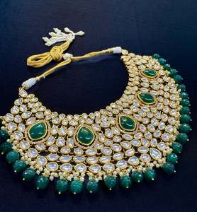 (video clip attached)Green color Beautiful uncut Kundan stones with pearls studd&hellip;