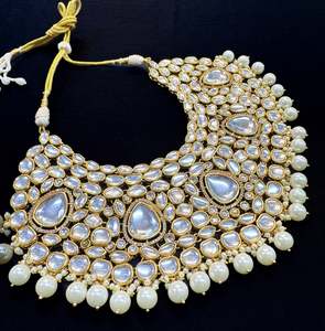 (video clip attached)Golden color Beautiful uncut Kundan stones with pearls stud&hellip;