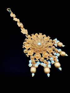 Maang Tikka And Matha Patti: Mat gold look stone work beautiful tikka