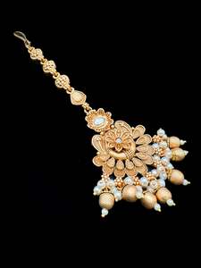 Maang Tikka And Matha Patti: Mat gold look stone work beautiful tikka