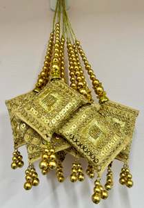 Cushioned design lehnga latkans/tessels (pair)