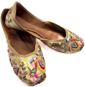 Pure leather very soft cushioned based hand work Beautiful Punjabi Jutti