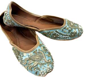Women Punjabi Jutti: Pure leather very soft Double cushioned based heavy hand work Beautiful Punjabi Jutti