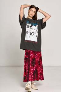 The Muse Spring Summer 2026: Love is King Tee - Black