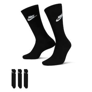 Socks: Nike Sportswear Everyday Essential - CREW SOCK - BLACK/WHITE