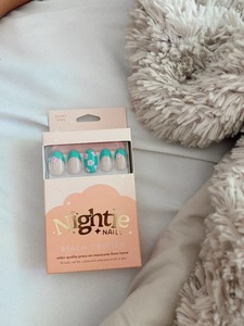 Press On Nails: Beach Cruiser