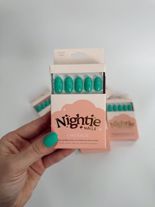 Press On Nails: Emerald