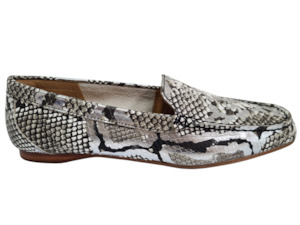 Flats: Hush Puppies - Kairos