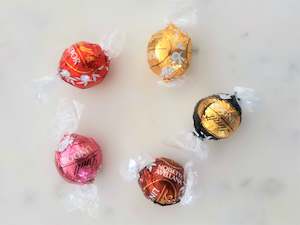 Food And Beverage: Assorted Lindt Lindor Truffles x 4
