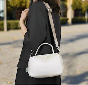 Crossbody: Soft leather camera bag - Milk White