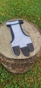 Archery Accessories: 3 Finger glove - White mesh design