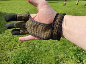 Archery Accessories: Ambidextrous Mesh three finger glove tab