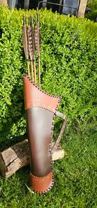 Arched belt hand leather quiver