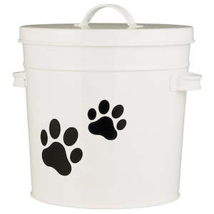 Pet food bucket with lid