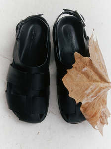 Flats: Triton Sandal black