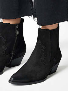 Pierce black