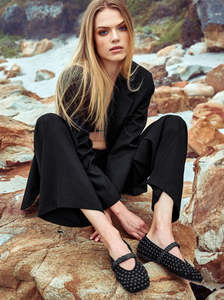 Beatrice black