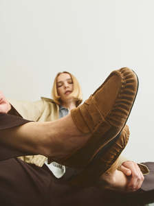 All: Anker brown suede