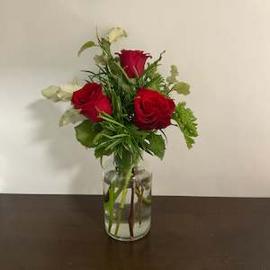 Gift Packs And Hampers: 3 Red Rose Vase