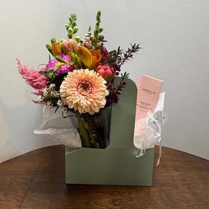 Mothers Day: Mother's Day Flowers and Fragrant Treats