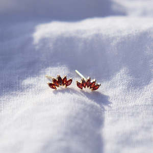 Little Taonga - Pohutukawa Gem Studs - Gold