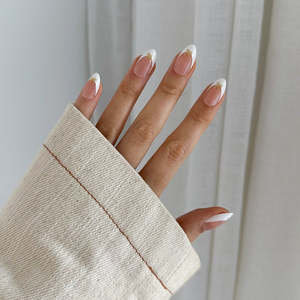 Manicure Pedicure: Pressing Nails - White Tip Gold Bows