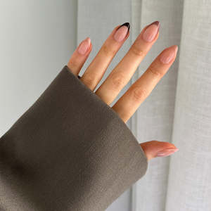 Pressing Nails - Brown Tip