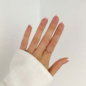 Pressing Nails -  French Tip (Gel)