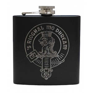 Mens Gift Sets: 6 oz Matt Black Hip Flask With Cups Gift Set (Clan Crest)