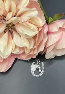 STERLING SILVER HORSE SHOE WITH HORSE HEAD PENDANT scsaddlery