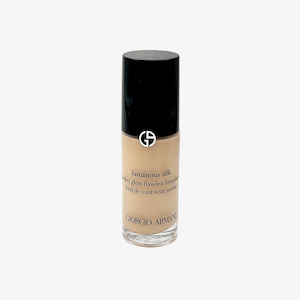 Base Makeup: Luminous Silk On-The-Go Format Foundation (Shade 3)