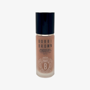 Base Makeup: Weightless Skin Foundation SPF15 (Cool Golden)