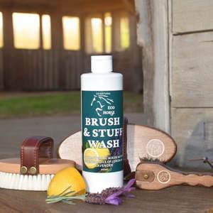 Yard Equipment: Eco Horse Brush & Stuff Wash