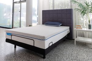 Products: The Cloud Mattress With Caelum Adjustable Base