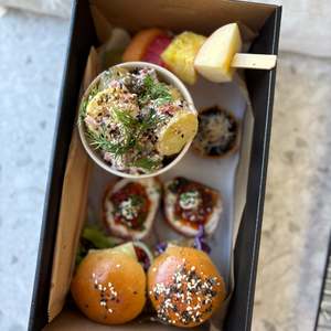 Individually Boxed Menus: Christmas Lunch Box