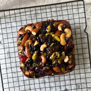 Christmas Sweets: Christmas Cake - 900g  12x12
