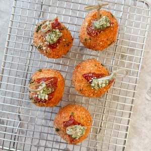Tomato & pesto risotto balls
