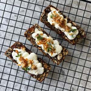 Christmas Fingerfood: Fig & almond Bread