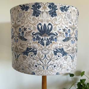 Morris & Co Strawberry Thief, Vellum Wandle | Fabric lampshade