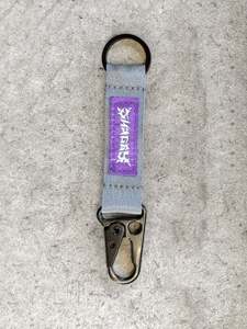 CARABINER GREY