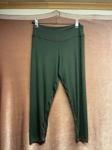 Yoga Wear - Short Leggings Forest Green