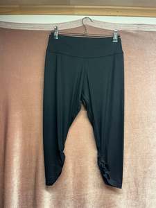 Clothes: Yoga Wear - Short Leggings Black