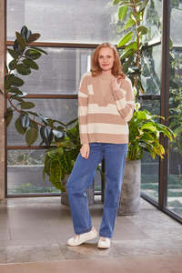 Womans Jersey Hoodie: New London Jeans Morieux Sweater Chunky V Neck